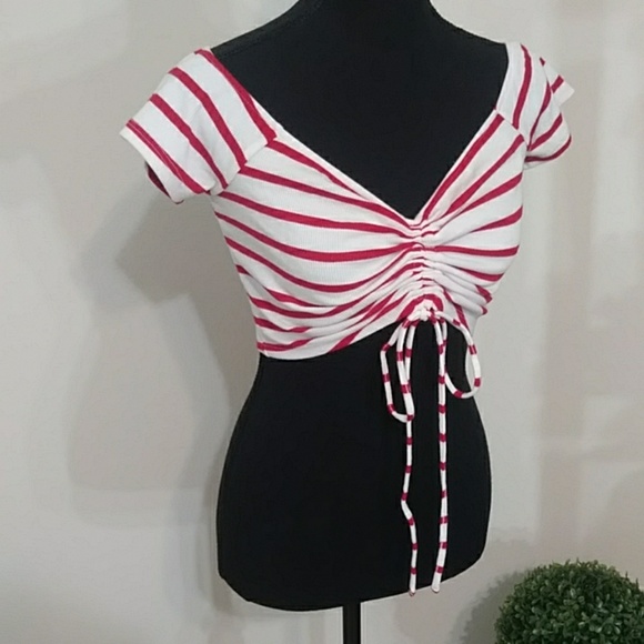 Forever 21 Tops - 🌟HP Forever 21 Red & White Short sleeve Crop top